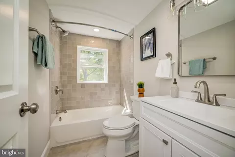 10613 S Dunmoor Dr S, Silver Spring, MD 20901 photo 32
