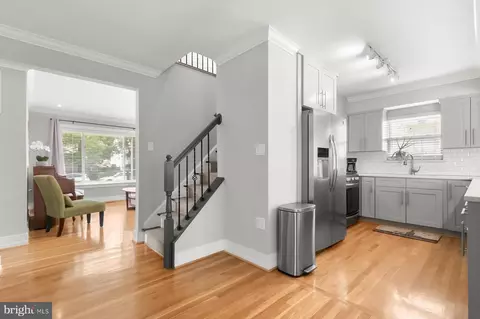 Entry Way - 513 Gilmoure Dr, Silver Spring, MD 20901 photo 7 of 11