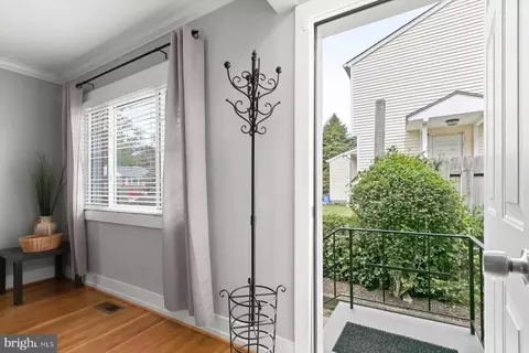 Entry Way - 513 Gilmoure Dr, Silver Spring, MD 20901 photo 1 of 11