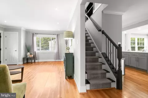 Entry Way - 513 Gilmoure Dr, Silver Spring, MD 20901 photo 5 of 11