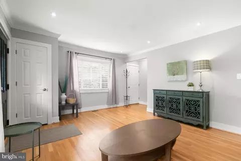 Entry Way - 513 Gilmoure Dr, Silver Spring, MD 20901 photo 4 of 11