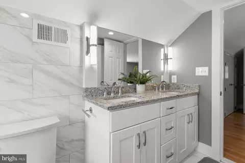 Bath - 513 Gilmoure Dr, Silver Spring, MD 20901 photo 4 of 7