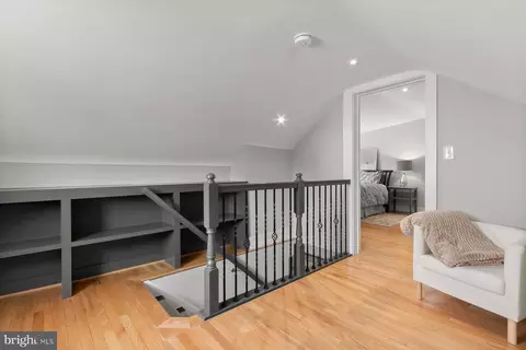 Entry Way - 513 Gilmoure Dr, Silver Spring, MD 20901 photo 11 of 11