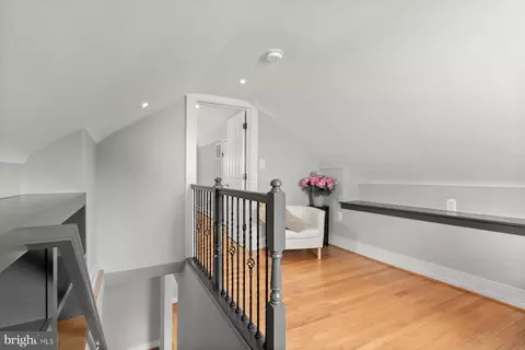 Entry Way - 513 Gilmoure Dr, Silver Spring, MD 20901 photo 10 of 11