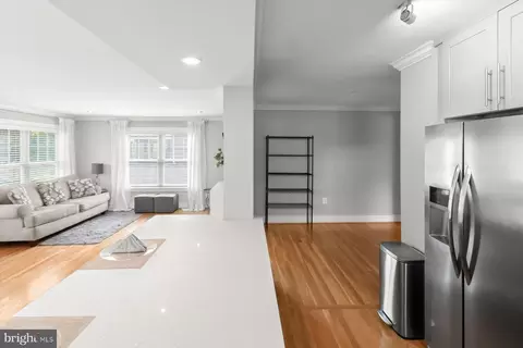 Entry Way - 513 Gilmoure Dr, Silver Spring, MD 20901 photo 8 of 11