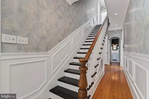 Entry Way - 1102 Edgevale Rd, Silver Spring, MD 20910 photo 2 of 7