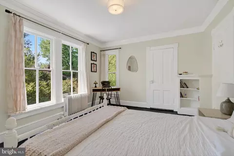 Bedroom - 1102 Edgevale Rd, Silver Spring, MD 20910 photo 2 of 9