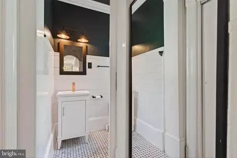 Entry Way - 1102 Edgevale Rd, Silver Spring, MD 20910 photo 4 of 7