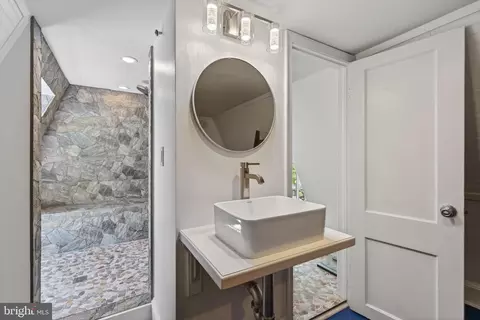 Bath - 1102 Edgevale Rd, Silver Spring, MD 20910 photo 3 of 7