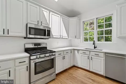 Kitchen - 1102 Edgevale Rd, Silver Spring, MD 20910 photo 2 of 5