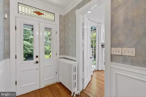 Entry Way - 1102 Edgevale Rd, Silver Spring, MD 20910 photo 3 of 7