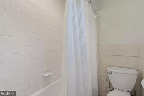 Bath - 1102 Edgevale Rd, Silver Spring, MD 20910 photo 5 of 7