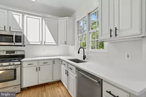 Kitchen - 1102 Edgevale Rd, Silver Spring, MD 20910 photo 4 of 5