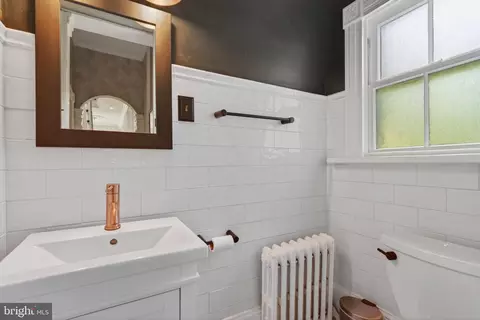 Bath - 1102 Edgevale Rd, Silver Spring, MD 20910 photo 1 of 7