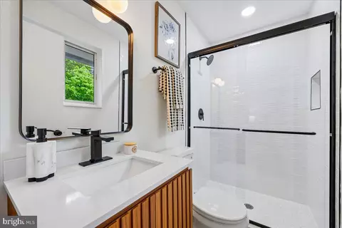 Bath - 1105 Lamberton Dr, Silver Spring, MD 20902 photo 1 of 7