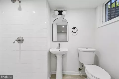Bath - 1105 Lamberton Dr, Silver Spring, MD 20902 photo 5 of 7