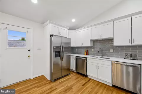Entry Way - 1105 Lamberton Dr, Silver Spring, MD 20902 photo 3 of 4