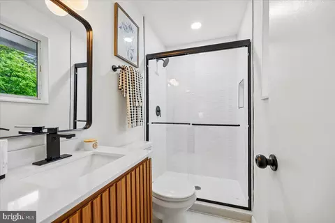 Bath - 1105 Lamberton Dr, Silver Spring, MD 20902 photo 2 of 7