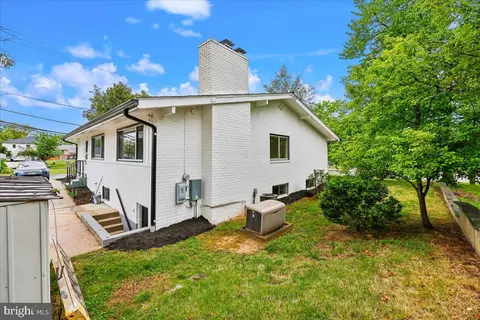 Exterior - 1105 Lamberton Dr, Silver Spring, MD 20902 photo 3 of 22