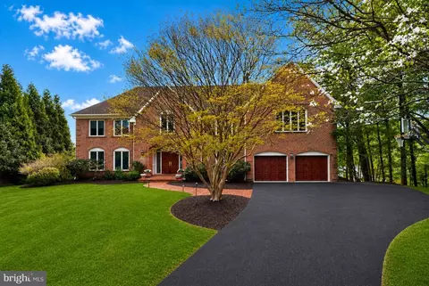 8601 Split Oak Cir, Bethesda, MD 20817