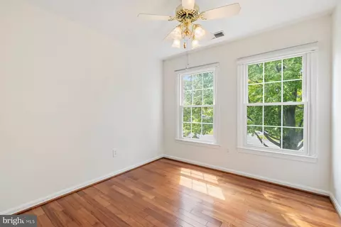 Bedroom - 17709 Crystal Spring Ter, Ashton, MD 20861 photo 4 of 9