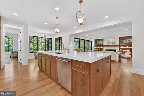 7601 Maryknoll Ave, Bethesda, MD 20817