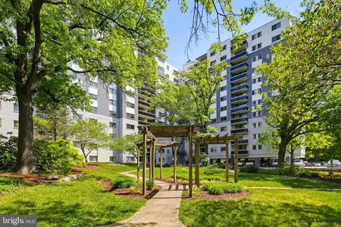 7333 New Hampshire Ave #516, Takoma Park, MD 20912