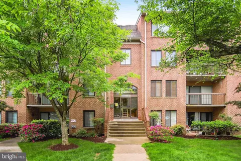 11305 Commonwealth Dr #201, Rockville, MD 20852