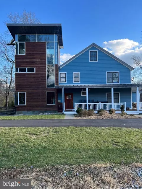 Exterior - 10420 Oaklyn Dr, Potomac, MD 20854 photo 1 of 8