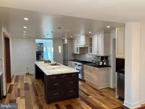 Kitchen - 10420 Oaklyn Dr, Potomac, MD 20854 photo 2 of 2