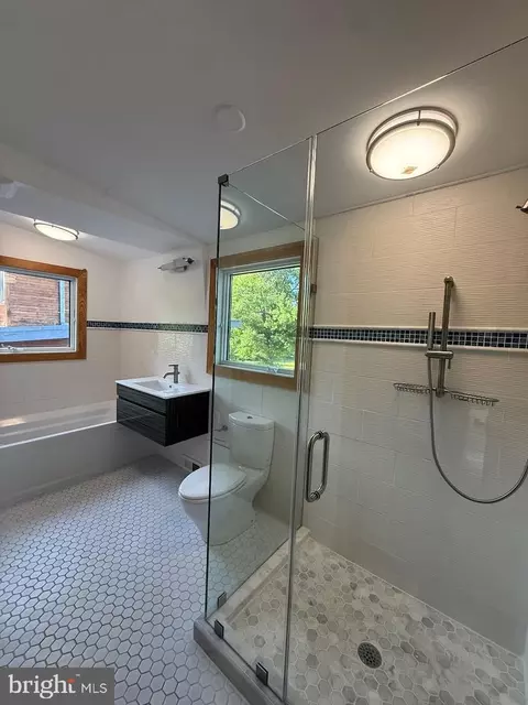 Bath - 10420 Oaklyn Dr, Potomac, MD 20854 photo 1 of 3