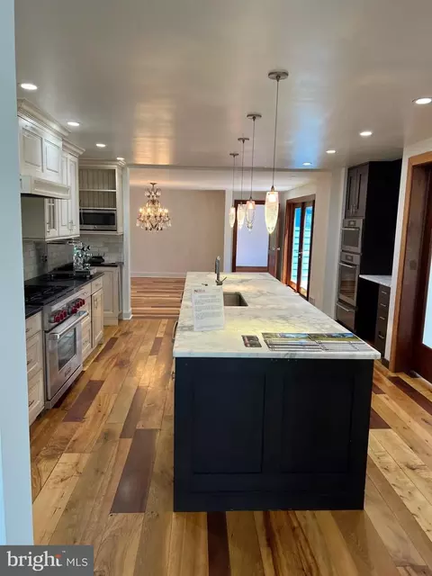 Kitchen - 10420 Oaklyn Dr, Potomac, MD 20854 photo 1 of 2