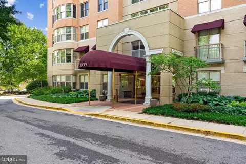 5000 Battery Ln #704, Bethesda, MD 20814
