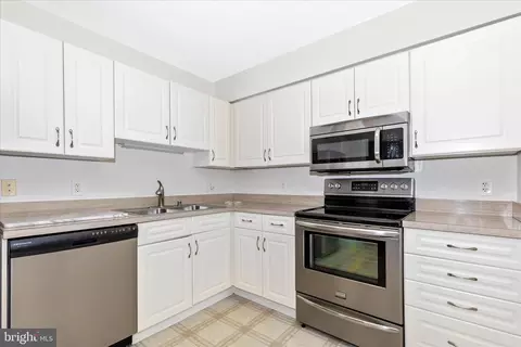Kitchen - 14809 Pennfield Cir #309, Silver Spring, MD 20906 photo 1 of 3