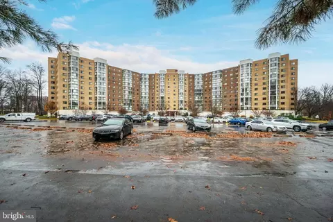 15100 Interlachen Dr #4-521, Silver Spring, MD 20906 photo 2