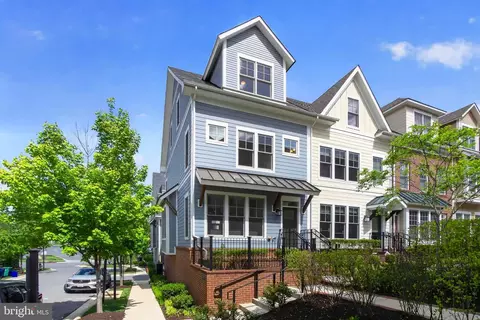 71 Ellsworth Heights St, Silver Spring, MD 20910