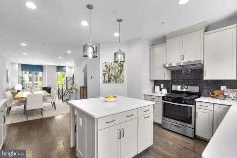 820 Thompson Cres #26, Rockville, MD 20852