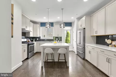 820 Thompson Cres #26, Rockville, MD 20852