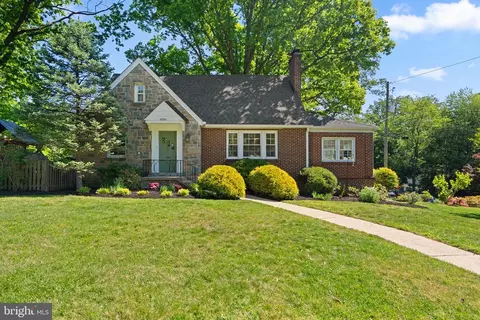 10301 Crestmoor Dr, Silver Spring, MD 20901