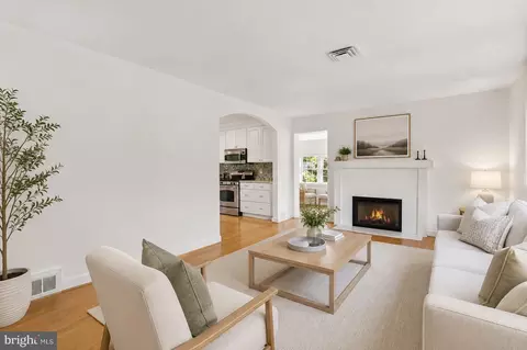 Living - 10301 Crestmoor Dr, Silver Spring, MD 20901 photo 1 of 6