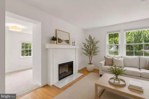 Living - 10301 Crestmoor Dr, Silver Spring, MD 20901 photo 4 of 6