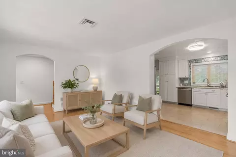 Living - 10301 Crestmoor Dr, Silver Spring, MD 20901 photo 5 of 6