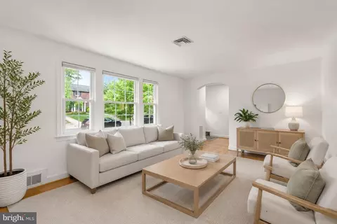 Living - 10301 Crestmoor Dr, Silver Spring, MD 20901 photo 2 of 6