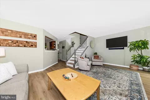 Living - 2902 Clovercrest Way, Olney, MD 20832 photo 2 of 2
