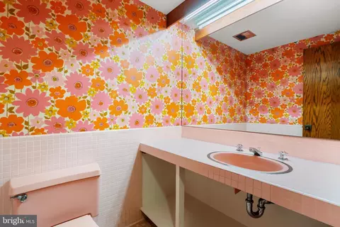 Bath - 401 Willington Dr, Silver Spring, MD 20904 photo 4 of 5