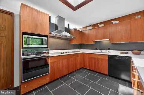 Kitchen - 401 Willington Dr, Silver Spring, MD 20904 photo 2 of 4