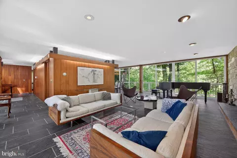 Living - 401 Willington Dr, Silver Spring, MD 20904 photo 2 of 6