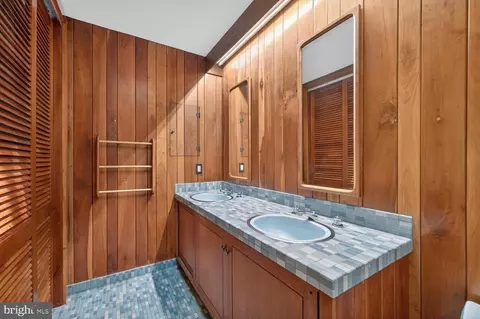Bath - 401 Willington Dr, Silver Spring, MD 20904 photo 2 of 5