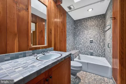 Bath - 401 Willington Dr, Silver Spring, MD 20904 photo 1 of 5