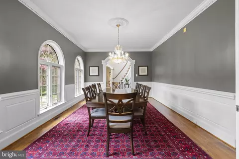 Dining - 650 Bryants Nursery Rd, Silver Spring, MD 20905 photo 2 of 4